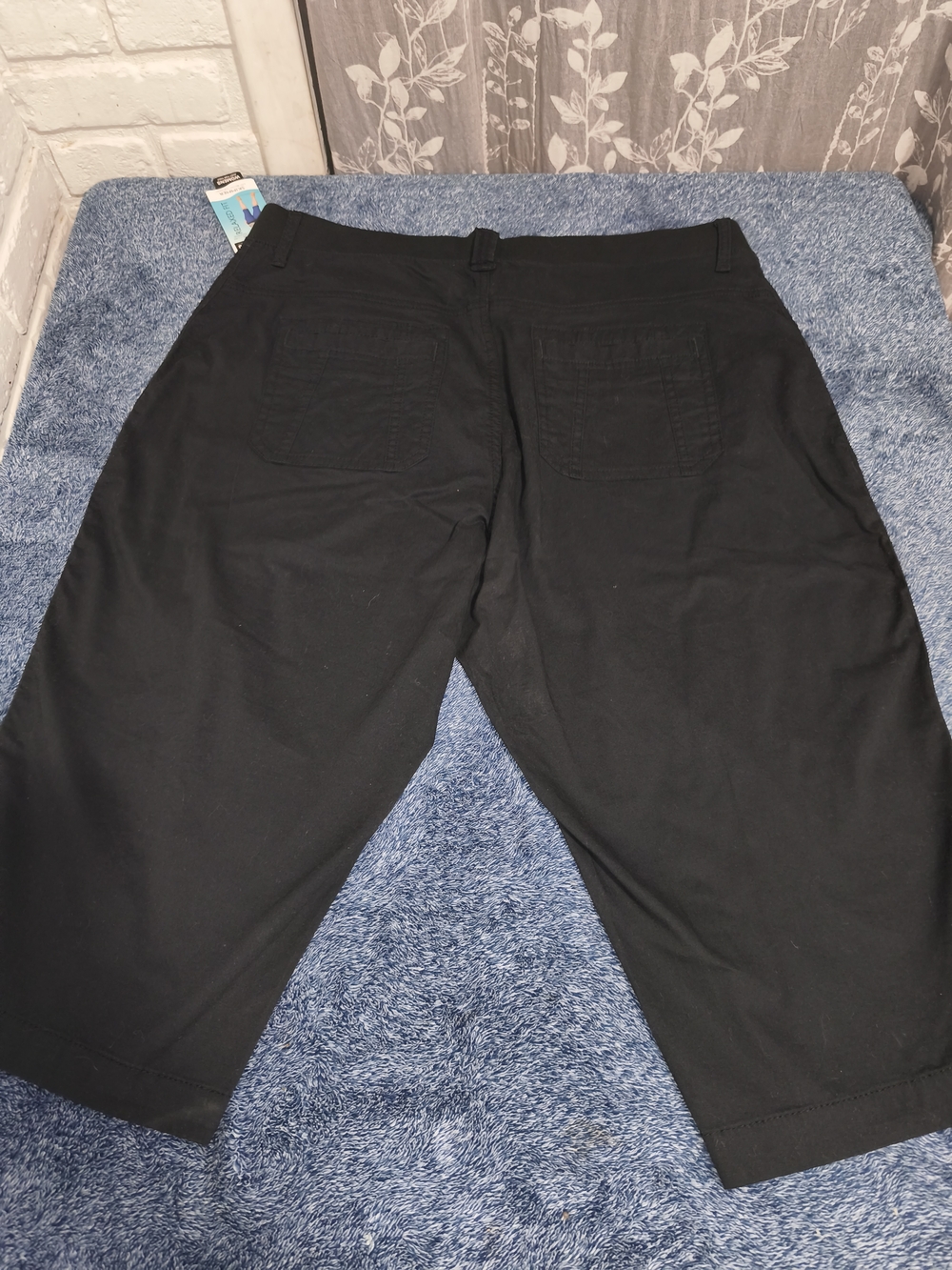 Lee Relaxed Fit Black Capris - Picture 7 of 9